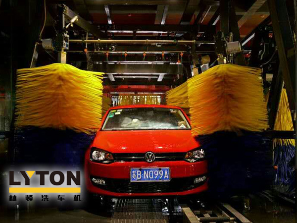 AI已經(jīng)來(lái)臨,人工一去不復(fù)返!洗車(chē)更便捷電腦控制的電腦洗車(chē)機(jī)讓洗車(chē)成為一種享受!