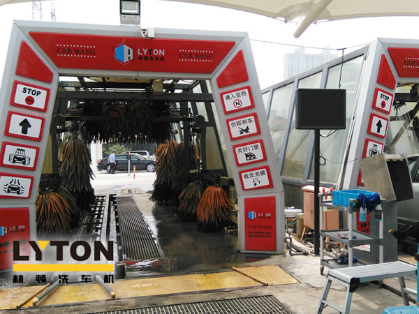 炎炎夏日,車廂如烤爐一般,夏季該怎么洗車?林頓電腦洗車機告訴您!夏季正確洗車“姿勢”!