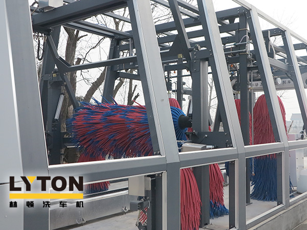 為抵御疫情，目前，各地企業已經根據不同的行業特點進行復工或延遲復工安排，全力抓好復工復產各項工作。林頓電腦洗車機持續筑牢安全生產防線，全方位做好復工前各項疫情防控工作，對廠區多次全面消毒工作。