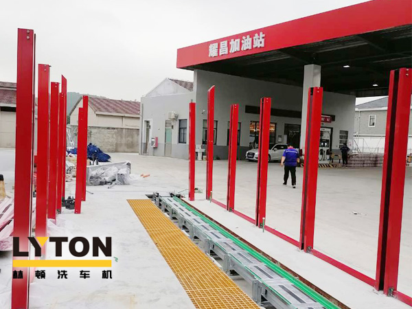 全自動一站式服務(wù)洗車！武進耀昌加油站fx80林頓電腦洗車機安裝中！操作方便快捷！