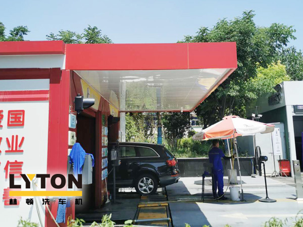 大浪淘沙，服務致勝。前不久，龍城中石化配置林頓FX-80A系列隧道連續式電腦洗車機。該加油場站始終秉持“服務創造價值”的經營理念，不斷提高員工服務意識，努力提升服務品質，從而促進業績提升。