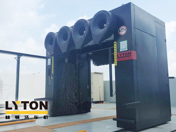 設備整體熏黑式的設計，極具潮流感！林頓推出五刷龍門往復式電腦洗車機