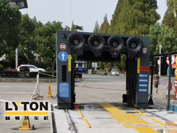 曹禺故里、江漢油城——湖北潛江某客戶新購林頓龍門往復式全自動洗車機