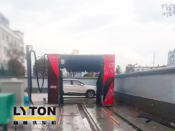 云南玉溪中石化選擇林頓龍門往復(fù)式全自動(dòng)洗車機(jī)！場(chǎng)地適應(yīng)性強(qiáng)！高效清洗！