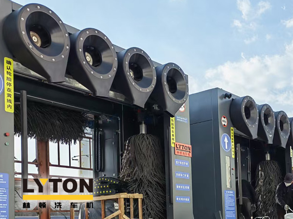林頓龍門往復式全自動洗車機全過程自動控制運行!快捷可靠性好!設備外觀美觀大方!