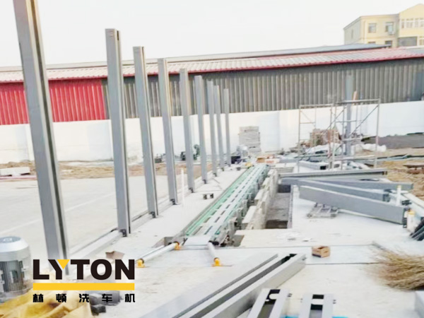 量身定制的解決方案、強(qiáng)大的洗車吞吐能力、卓越的汽車清洗效果、超高的盈利能力——隧道式全自動洗車機(jī)