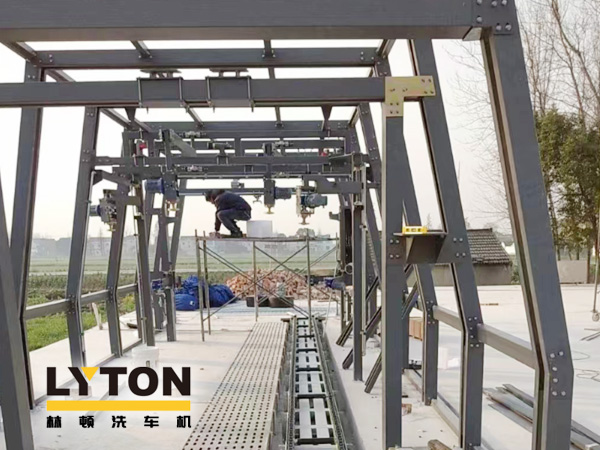 量身定制的解決方案、強(qiáng)大的洗車吞吐能力、卓越的汽車清洗效果、超高的盈利能力——隧道式全自動洗車機(jī)